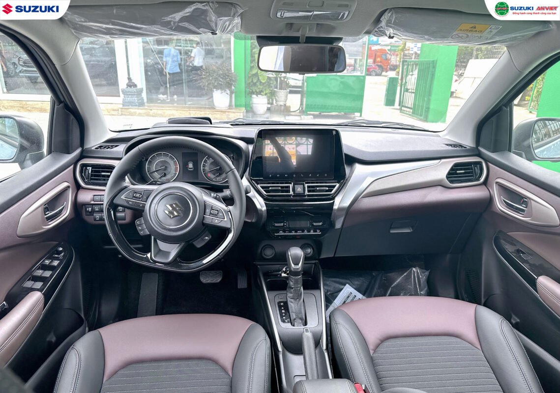 Không gian nội thất Suzuki Fronx rộng rãi với màn hình giải trí trung tâm hiện đại.